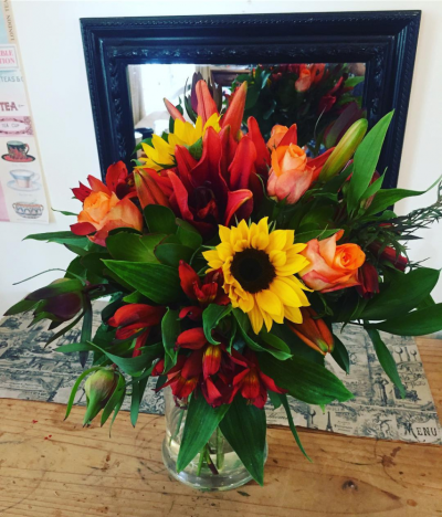 Autumn bouquet in vase - Gorgeous autumn coloured flowers in a stunning bouquet all ready for you in a lovely vase.